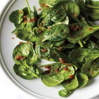 Wilted Spinach Salad with Caramelized Shallots_image