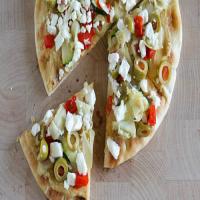 Mediterranean Flatbread Pizza Appetizer_image