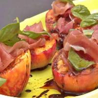 Grilled Peaches with Prosciutto and Balsamic_image