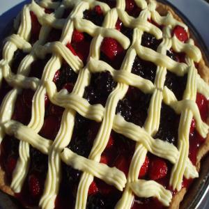 Triple Berry Cream Cake Pie_image