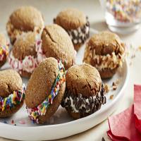 Gingerbread Whoopie Pies with Lemon Crème_image