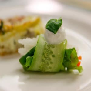 Salad Wrap with Greek Yogurt Feta Cheese Dip_image