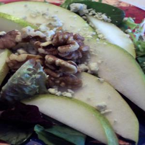 pear and blue cheese salad image