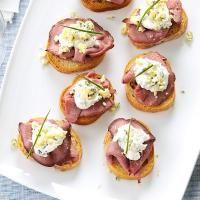 Beef and Blue Cheese Crostini_image