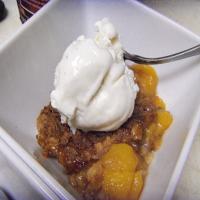 Peach Cobbler With Oatmeal Cookie Topping_image