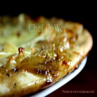 Caramelized Onion and Gorgonzola Pizza_image