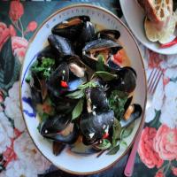 Easy Thai red curry mussels_image