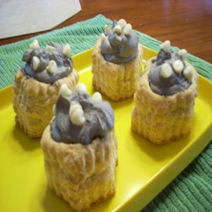 Lavender-Infused Mascarpone Mousse Pastries_image