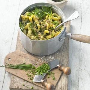 Pasta with pesto & fresh herbs_image