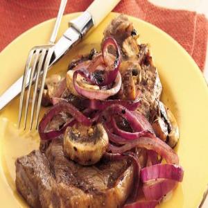 Grilled Strip Steaks with Balsamic Onions_image