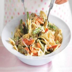 Pasta y verduras con salsa de cilantro_image
