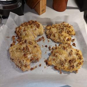 The Gazette's Pecan-Crusted Chicken_image