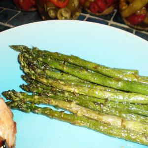Olive Oil and Garlic Broiled Asparagus_image