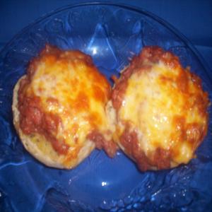 Broiled Roast Beef 'n Cheese English Muffins image