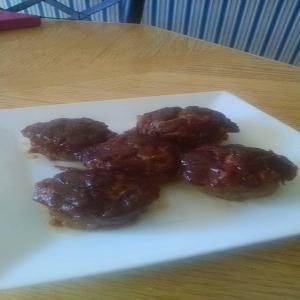 Mini Cheddar Meatloafs with Balsamic Ketchup Glaze_image