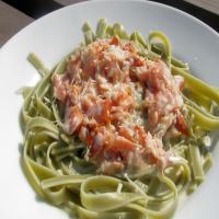 Spinach Pasta with Salmon and Cream Sauce image