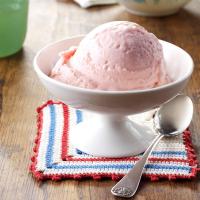 Refreshing Rhubarb Ice Cream_image
