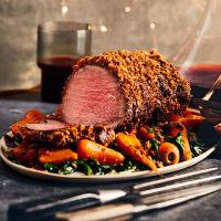 Ale-glazed beef fillet with a crispy onion crust image