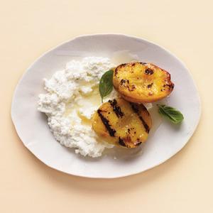 Farmer Cheese with Grilled Peaches_image