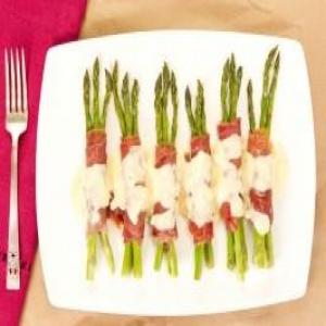 Asparagus Wrapped in Prosciutto with Beurre Blanc_image
