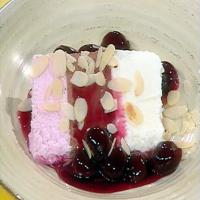 Neapolitan Ice Cream with Cherry Sauce_image