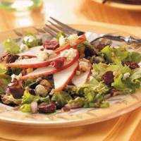 Hazelnut and Pear Salad_image