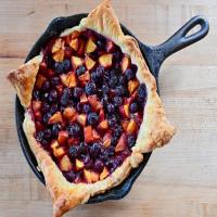 Cast-Iron Blueberry and Nectrarine Galette_image
