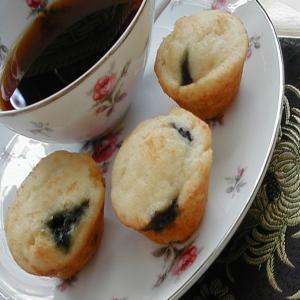 Blueberry-stuffed Mini-Muffins_image