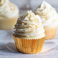 Vanilla Bean Cupcakes (Topped with Vanilla Bean Buttercream Frosting!)_image