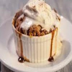 EASY AND DELICIOUS APPLE COBBLER_image