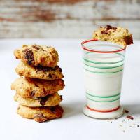 Gluten-free peanut butter & chocolate chip cookies_image