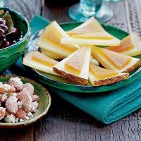 Manchego cheese triangles with quince preserve_image