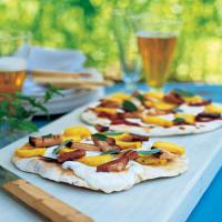 Grilled Pizzas with Canadian Bacon and Pineapple_image