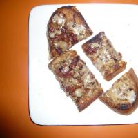 Bacon-Cheese Appetizer Toasts_image