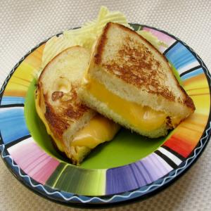 Your Basic Grilled Cheese Sandwich_image