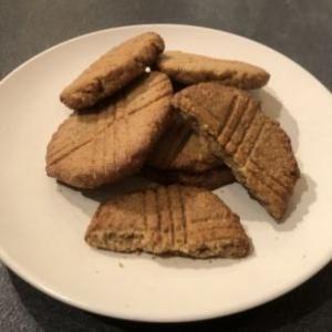 Crumbly sugar-free gluten-free biscuits_image