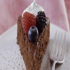 Skinny Bittersweet Chocolate Cake with Berries_image
