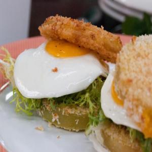 Fried Egg and Oyster Sandwich_image