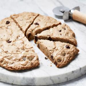 Oversize Triple-Chocolate Chip Cookie_image