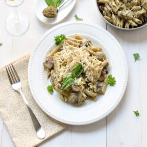 Penne Pasta With Chicken, Mushrooms and Pesto Sauce_image