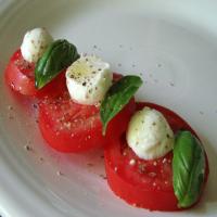 Tomato and Bocconcini Salad image
