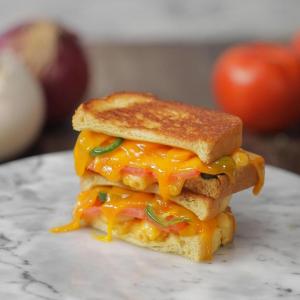 Loaded Grill Cheese: Kickin' Mac Attack Recipe by Tasty_image