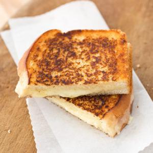 Grown-Up Grilled Cheese Sandwiches with Cheddar & Shallot Recipe - (4.5/5)_image