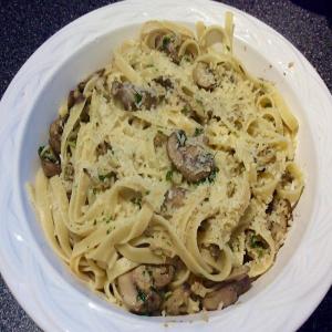 Lighten up Linguine With Clams_image