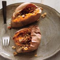 Baked Sweet Potato with Maple-Oat Crumble image