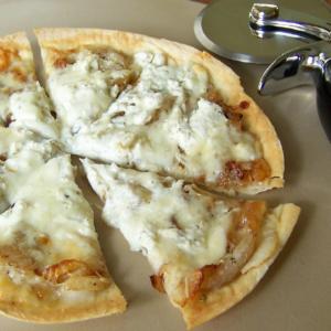 Caramelized Onion Cheese Pizza image