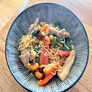 Cashew Chicken Ramen Noodle Bowl_image