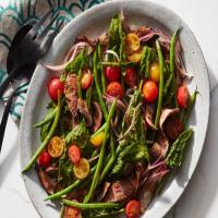 Grilled Flank Steak, Portobello and Green Bean Salad_image