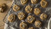 chocolate-chip-cookie-recipe-and-ingredient image