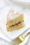 easy-victoria-sponge-cake-recipe-recipe-vibes image